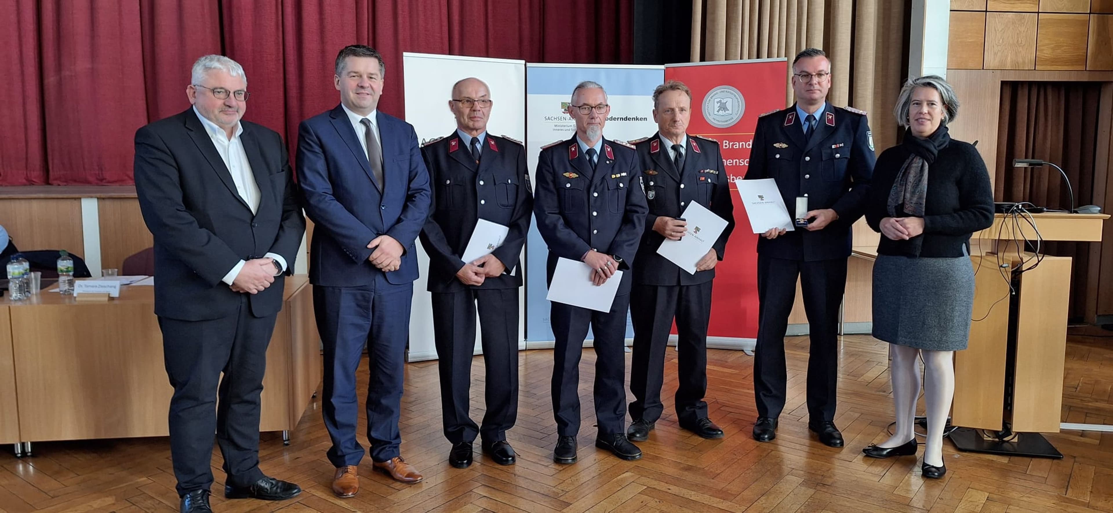 Ehrung für langjährigen Einsatz im Katastrophenschutz