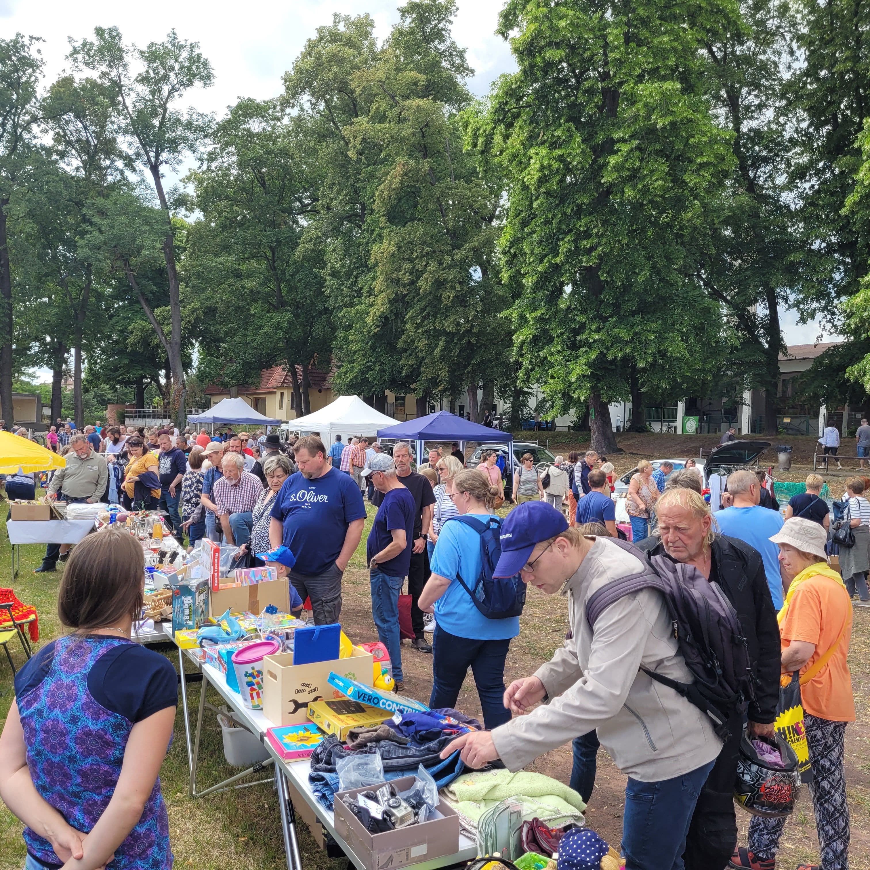 Großer Flohmarkt-Auftakt in Gardelegen am Harbig-Sportplatz