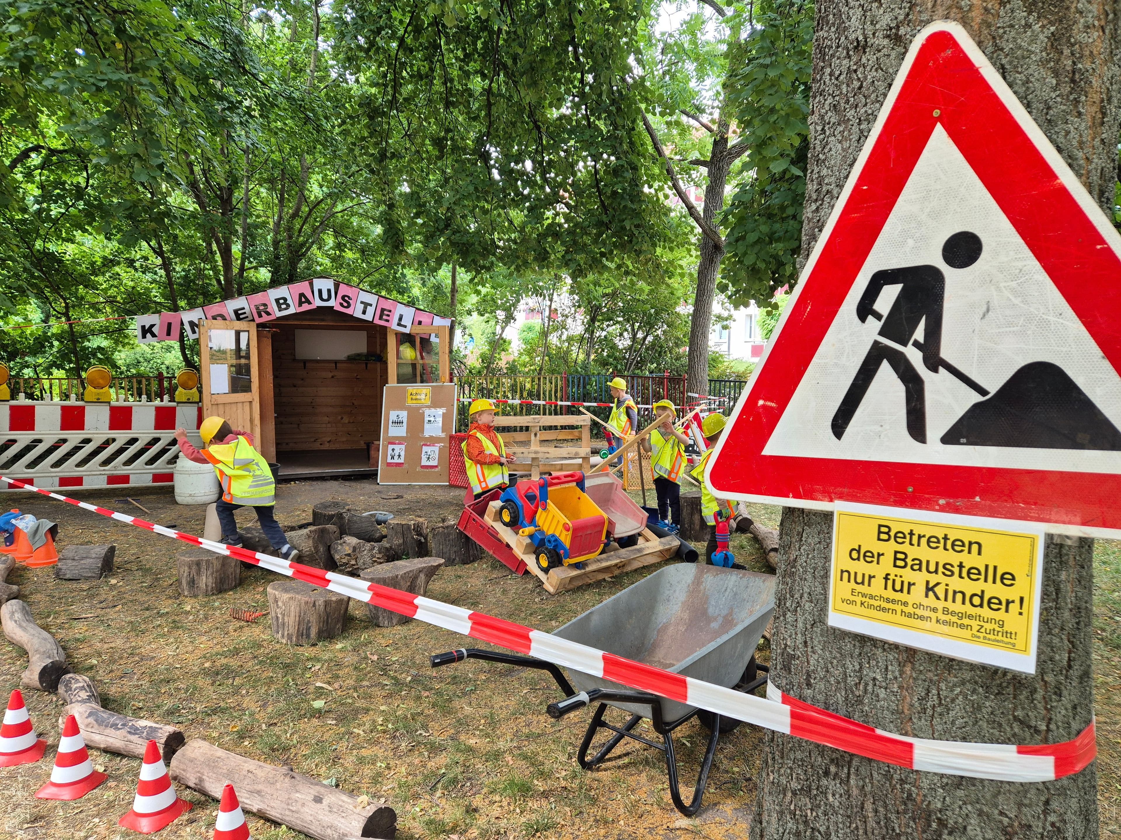Kinder entdecken die Welt des Bauens