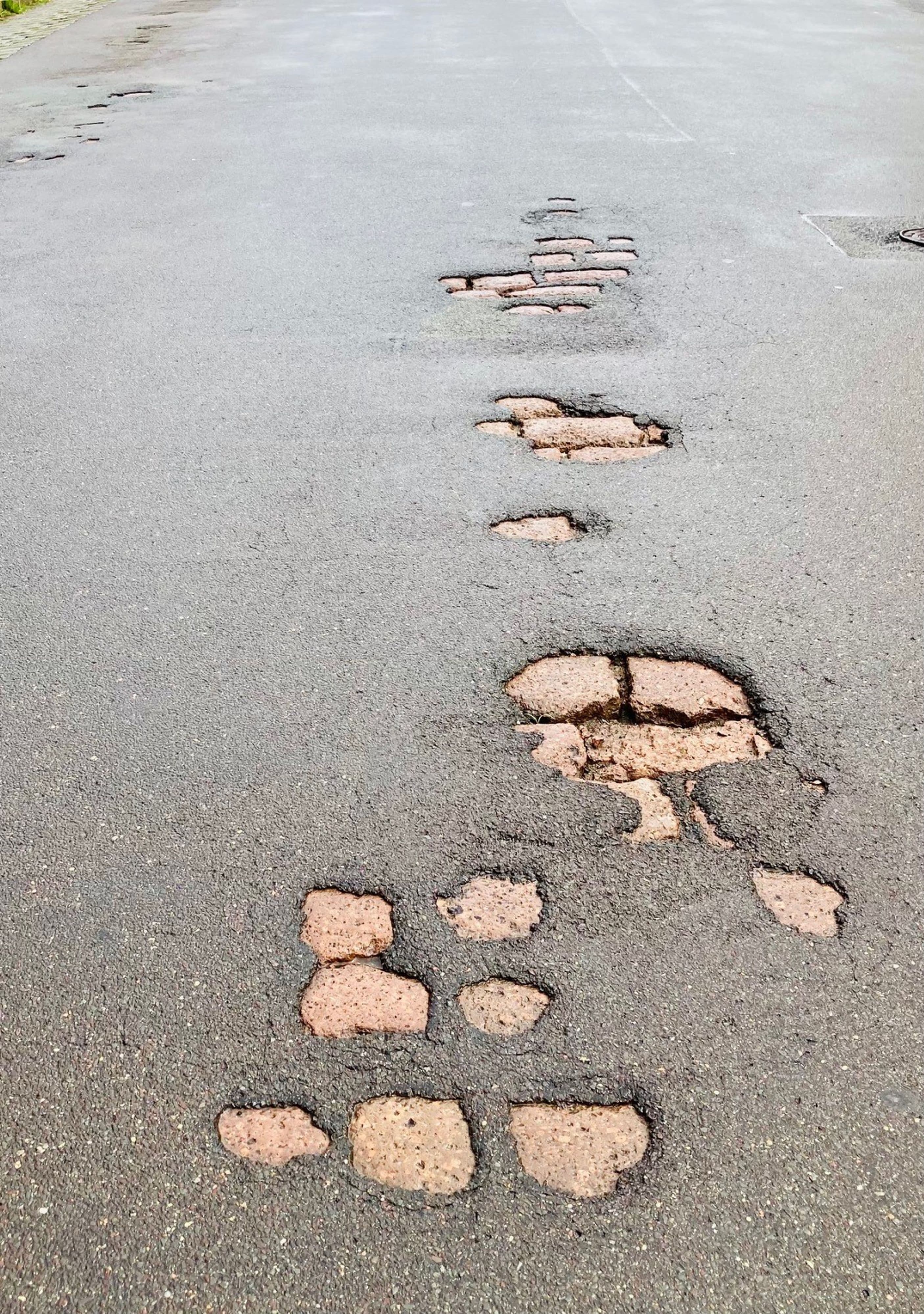 Straßensanierung startet mit innovativem Mini-Mix-Verfahren