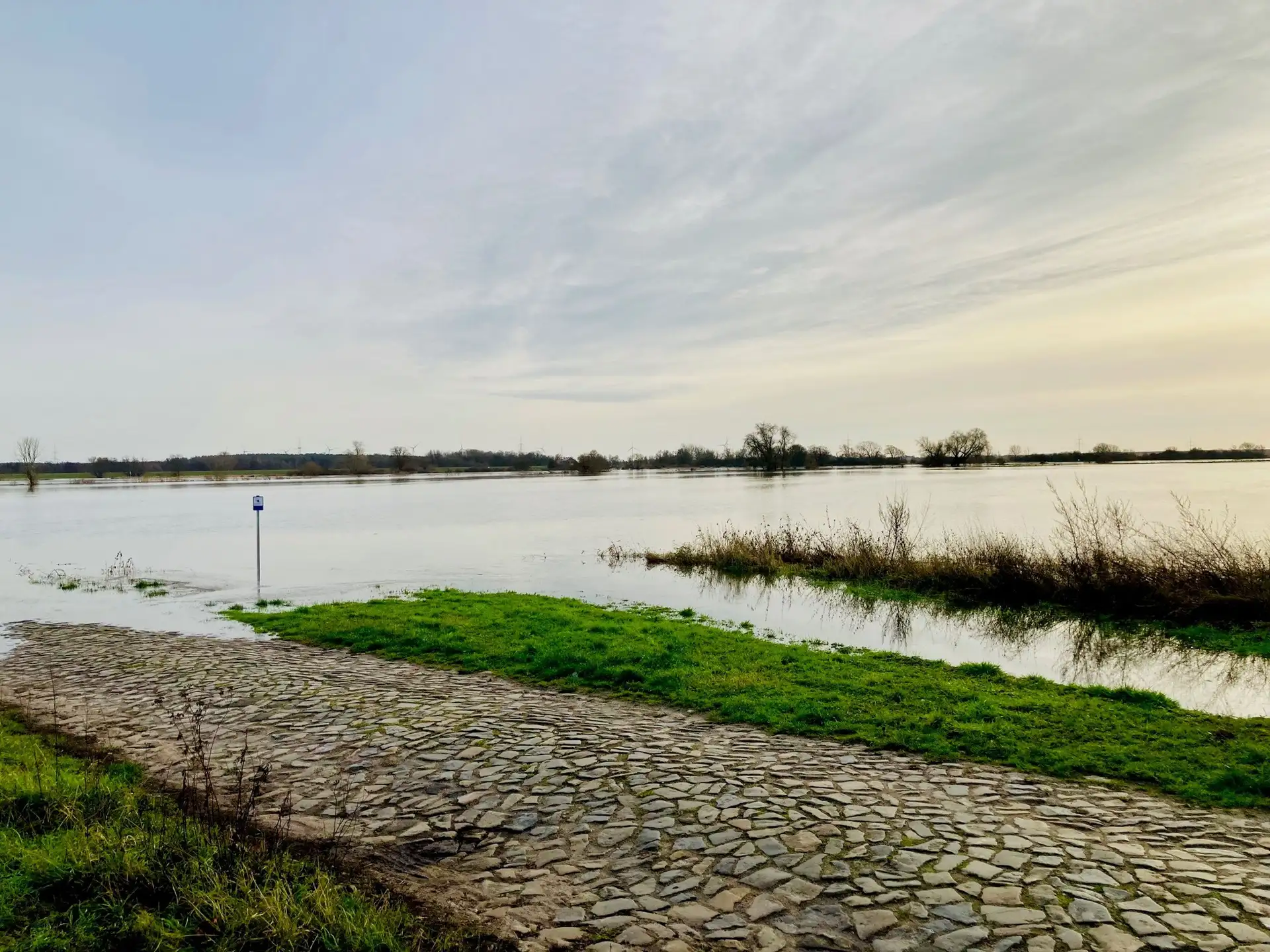 Din-Deich-Ausschuss nimmt Hochwasserschutz neu in Angriff