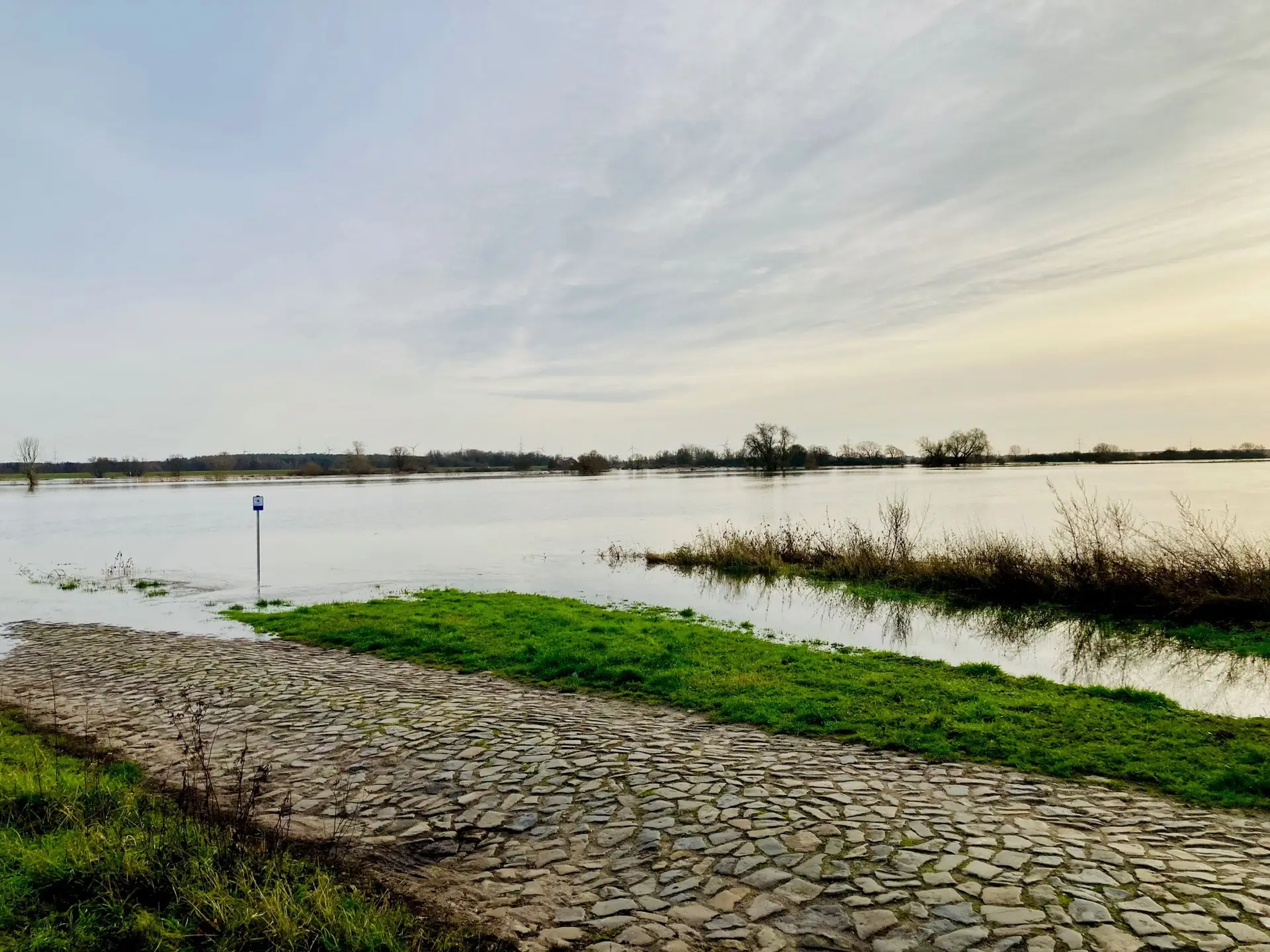 Din-Deich-Ausschuss nimmt Hochwasserschutz neu in Angriff